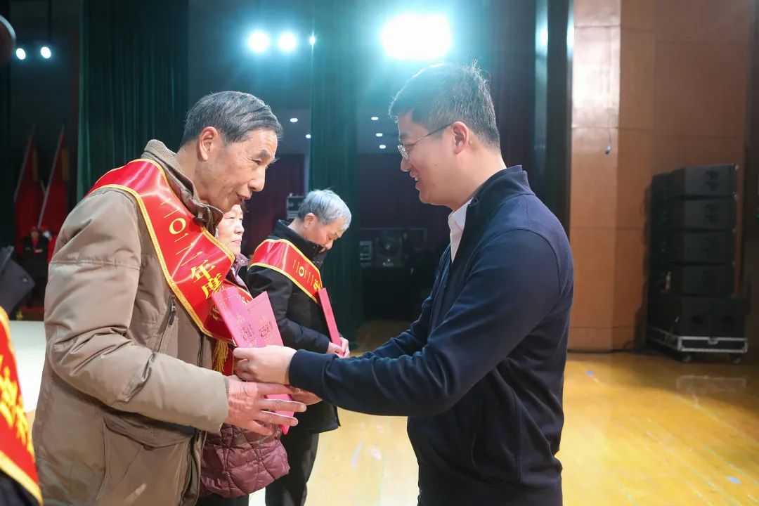 4f7a5982f2f7f952d2d0334c381040fe 4f7a5982f2f7f952d2d0334c381040fe